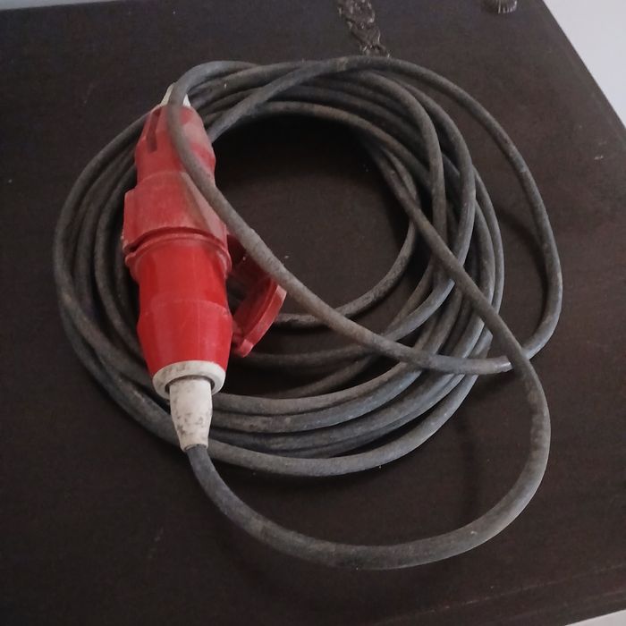 Venda de material elletrico trifásico