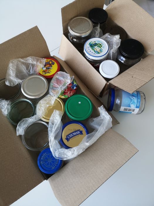 Баночки пол литровые всех обьемов закручивающиеся и нет