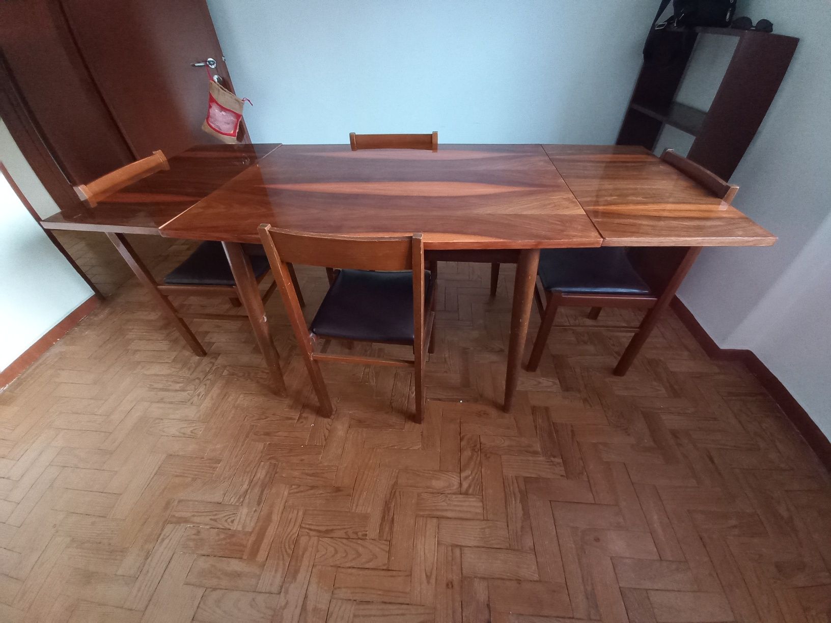 Mesa de jantar extensível