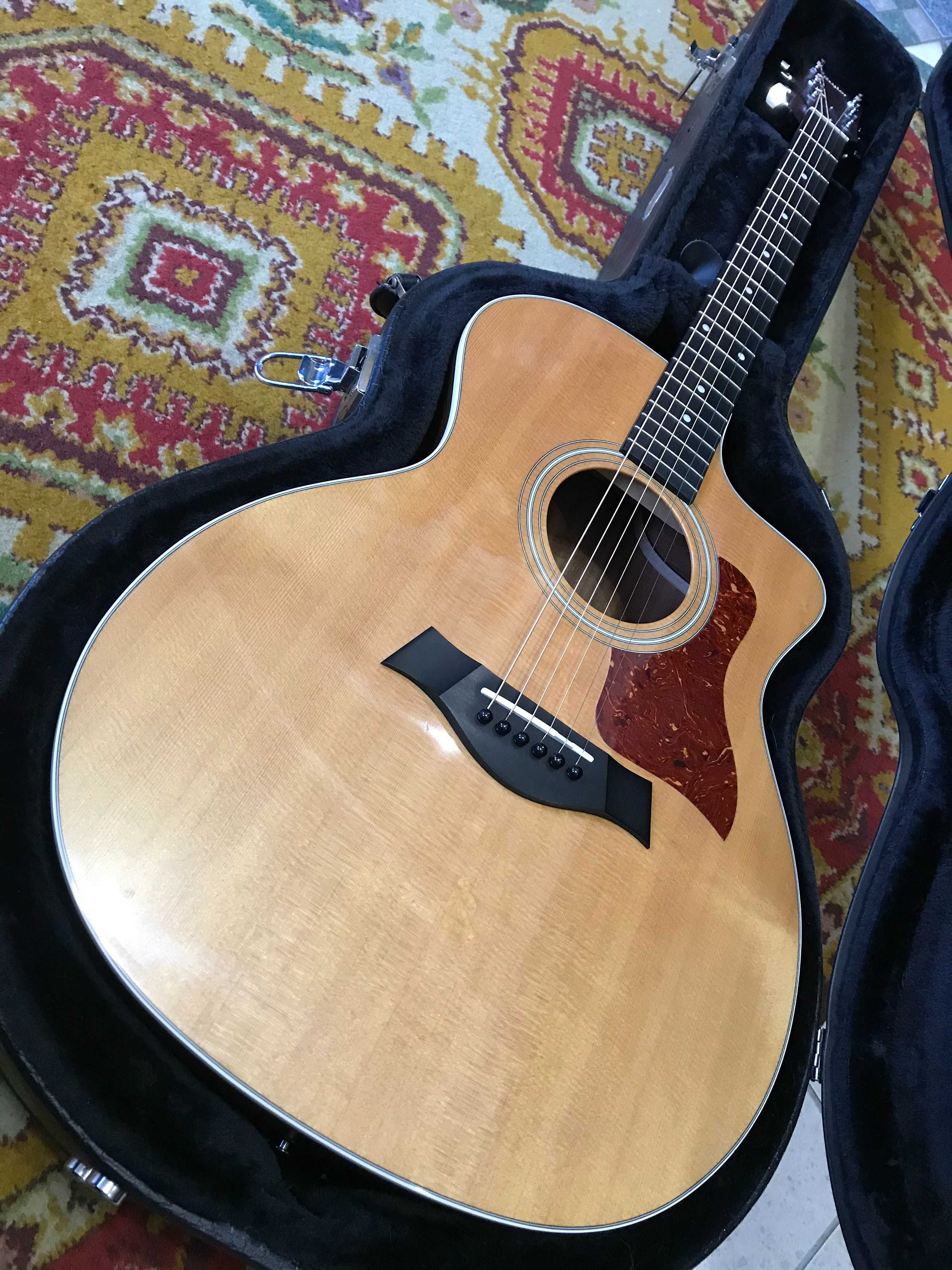 Продам укулеле Mahalo, гитару Taylor-214-се.