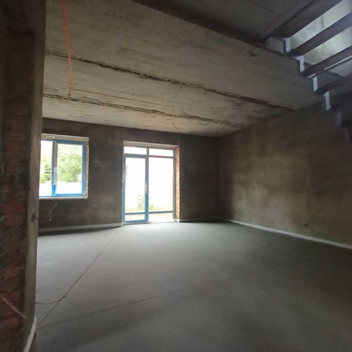 Продаж 2 поверхового будинку з опаленням і ділянкою на 5 соток