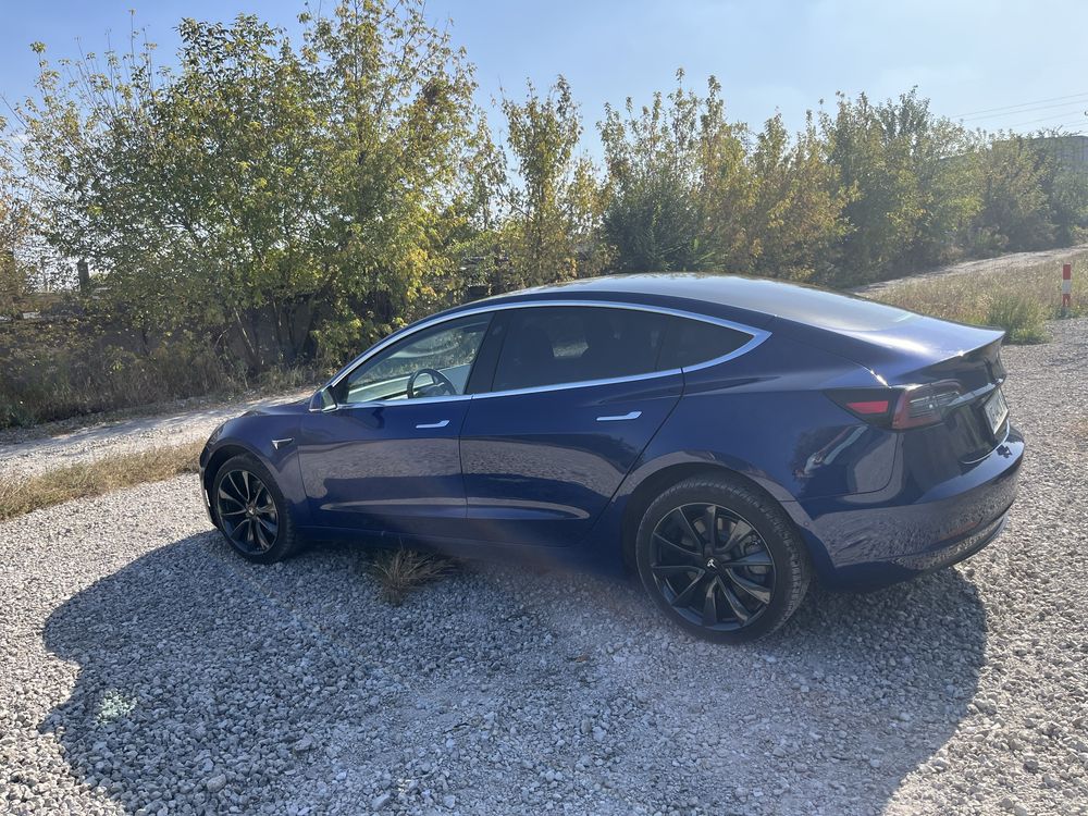 Tesla model 3 mid range