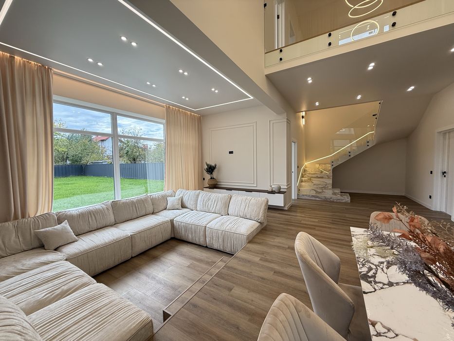 Продам сучасний будинок у передмісті. Ніхто не проживав