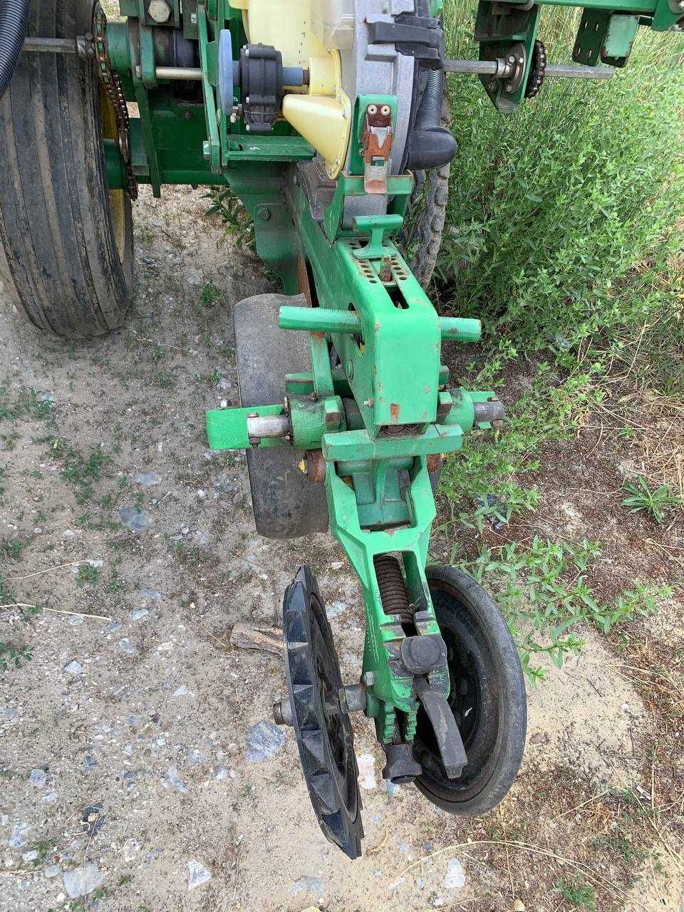 Сеялка John Deere 2126 пневматическая