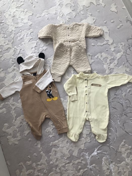 Дитячі речі лотом з 4 речей