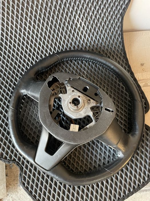 Руль на ліф 2019 рік оригінал всі кнопки працюють