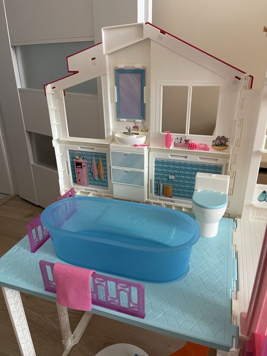 Domek dla lalek Barbie piętrowy z windą