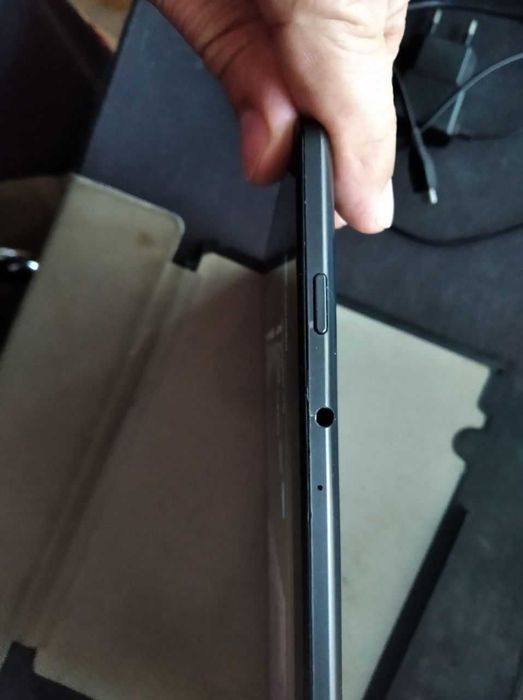 Планшет  Lenovo S6000-F можно использовать как Игровой для кота.