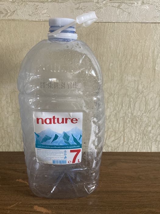 Продам пластиковые баклажки из под воды