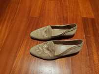 Sapatos em camurça da marca San Sebastian. Sem uso.