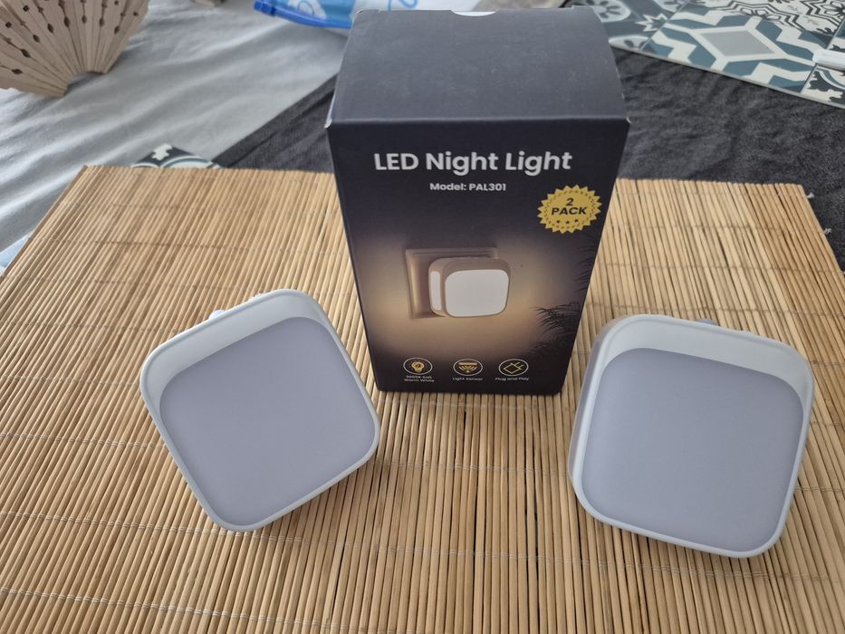 Conjunto 2 Luzes Led com Sensor de Luz

Liga a eletricidade

Tem 3 mod