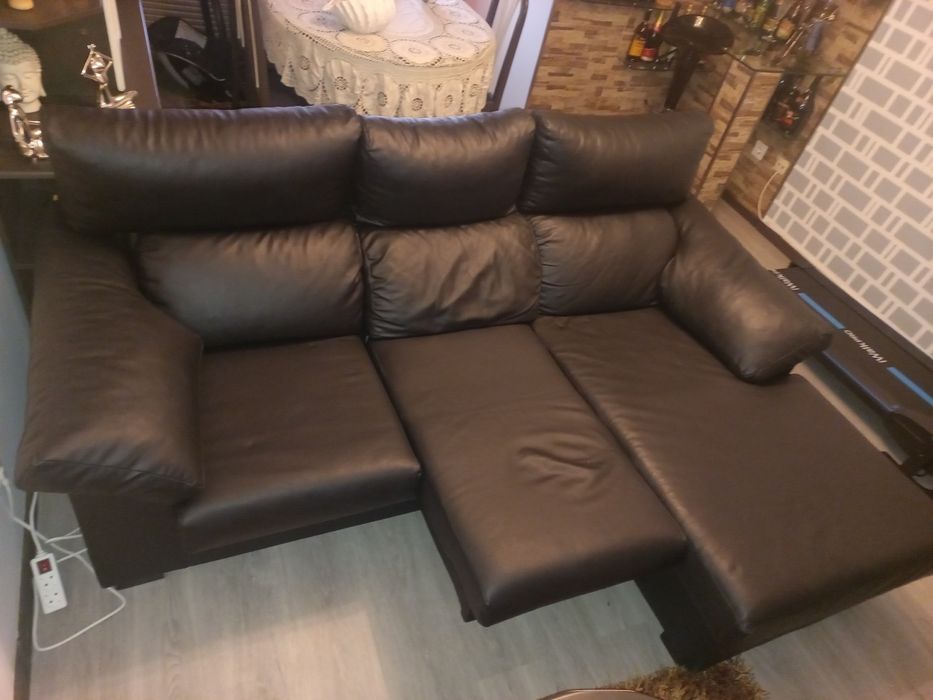Sofa chaise longue em pele
