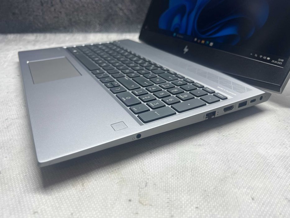 HP ZBook 15V / i7 8850H 4.3GHz / 32GB DDR4 / 512SSD / 15.6 FHD / W11