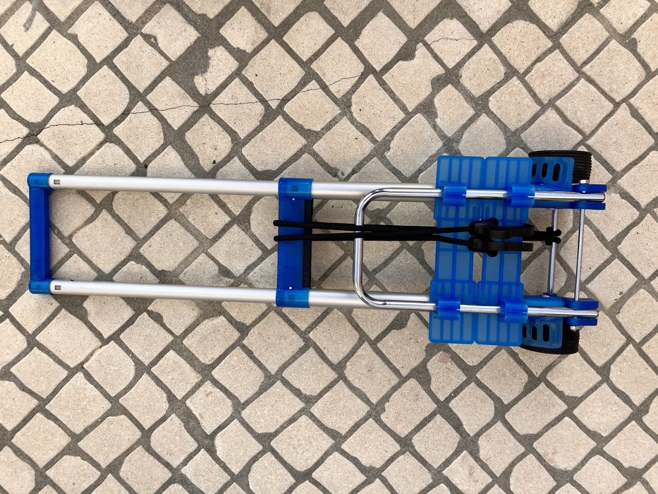 Cesto e loiça campismo, bidon 20l e trolley p/ sanita quimica.