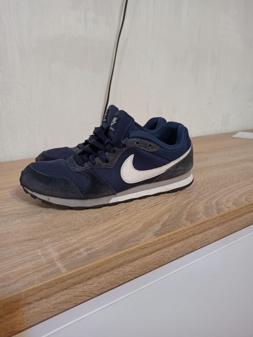 Кросівки nike md runner р.40.5  25.5 см