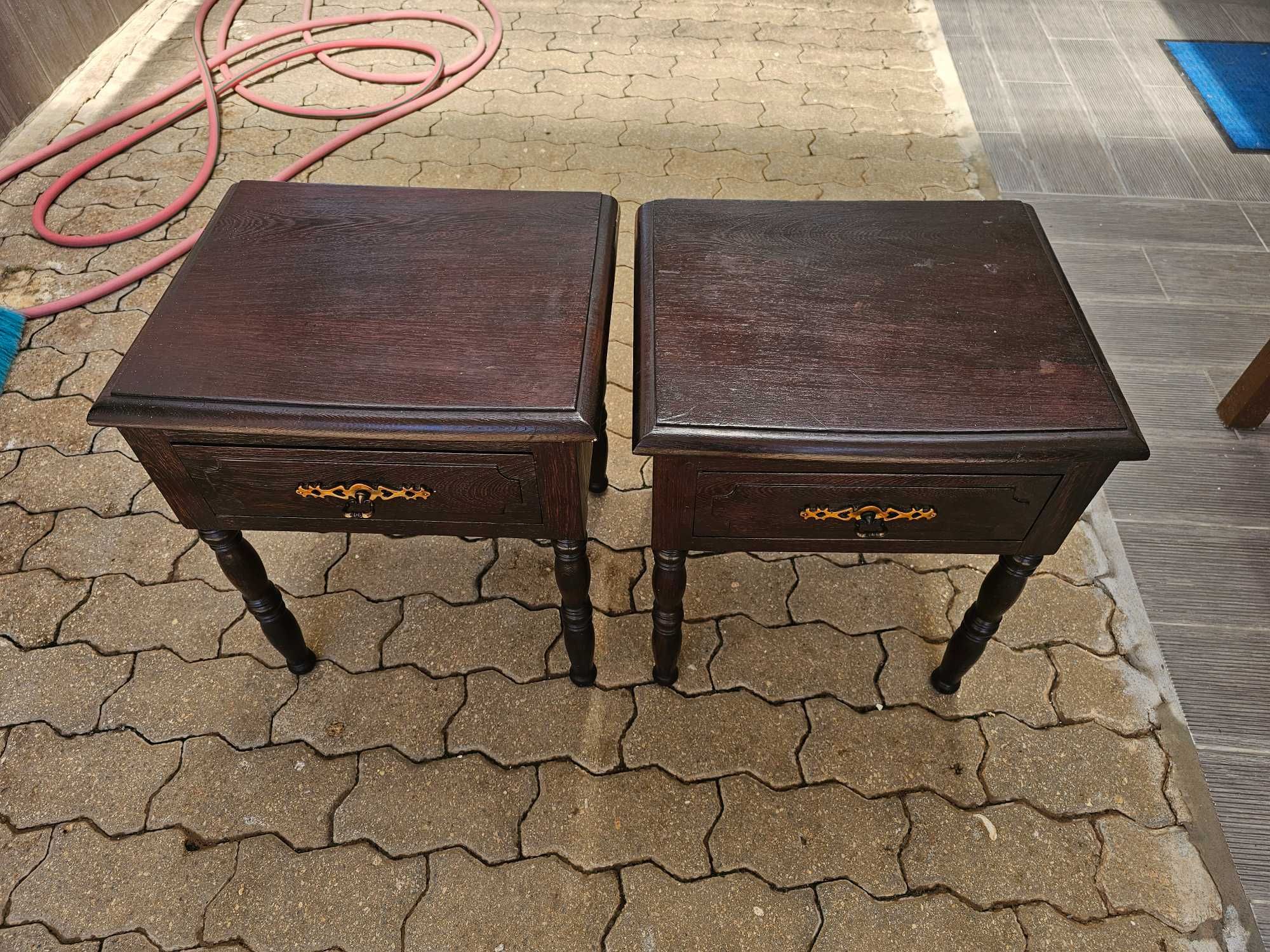 Mesa de cabeceira em preto