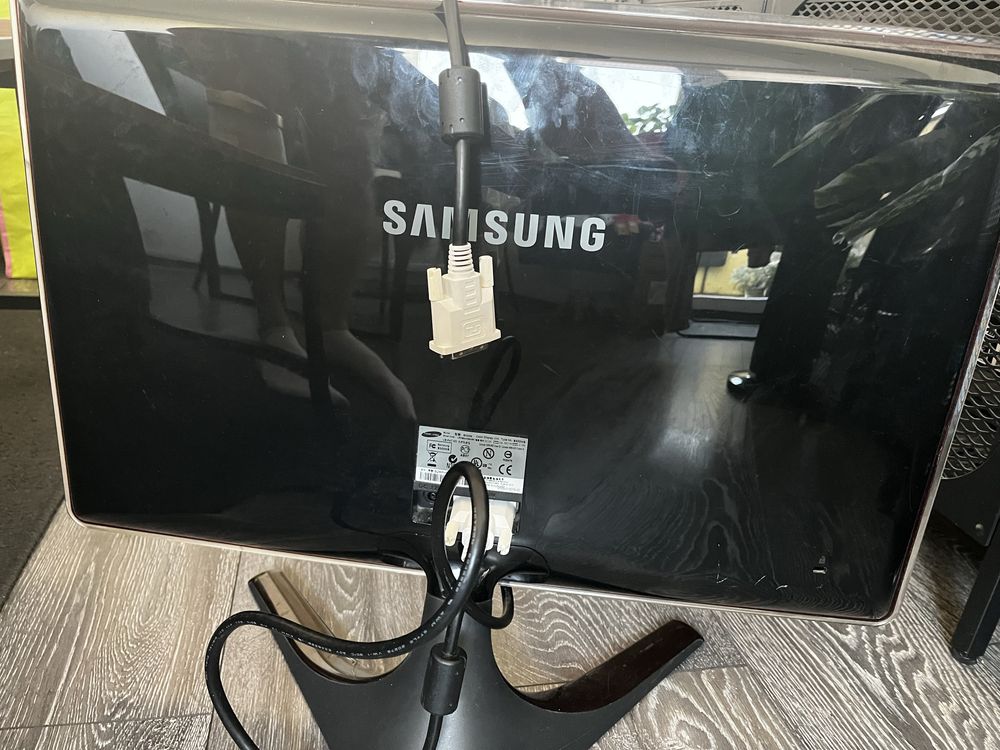 Ekran samsung 24 cale