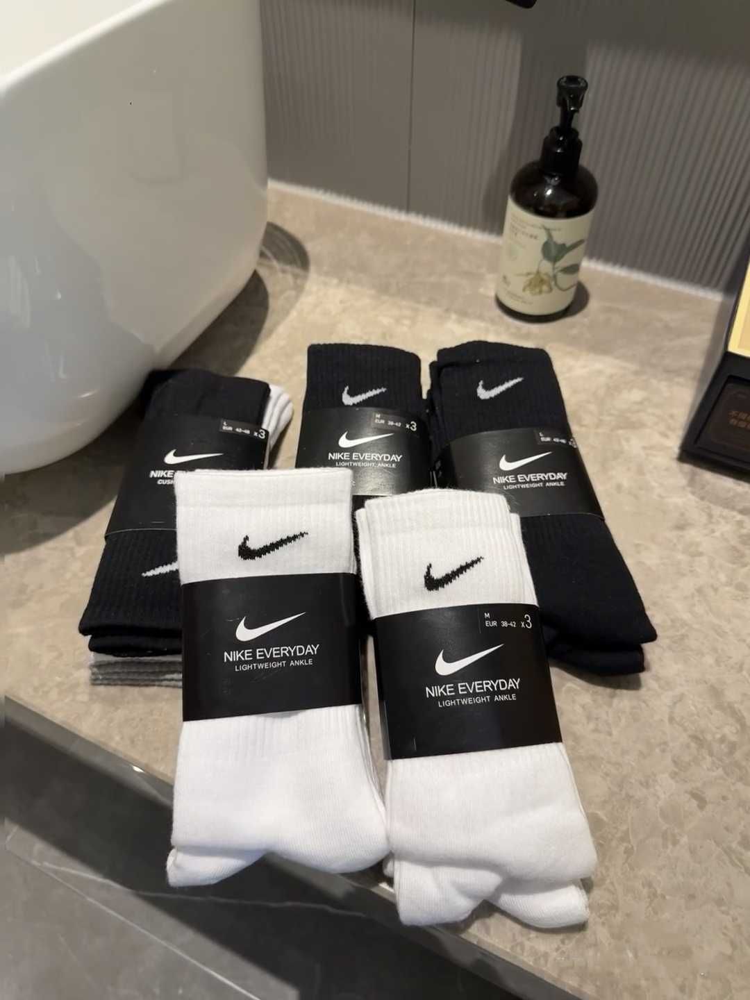 6 par skarpet Nike z czystego bawełny. Białe, długie, Rozmiar L/M