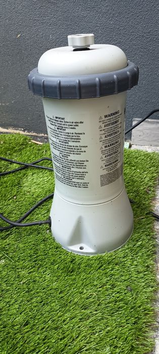 Vendo piscina em bom estado com bomba da marca Intex