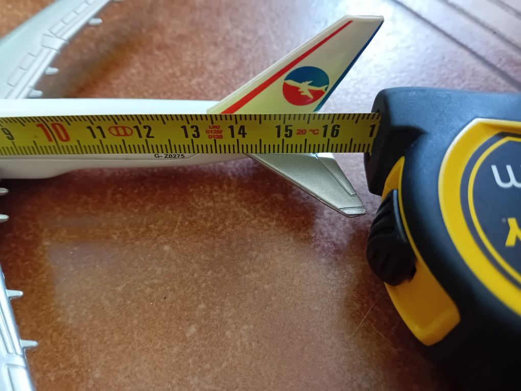 Dois aviãoes por brincar 12 cm e 16 cm