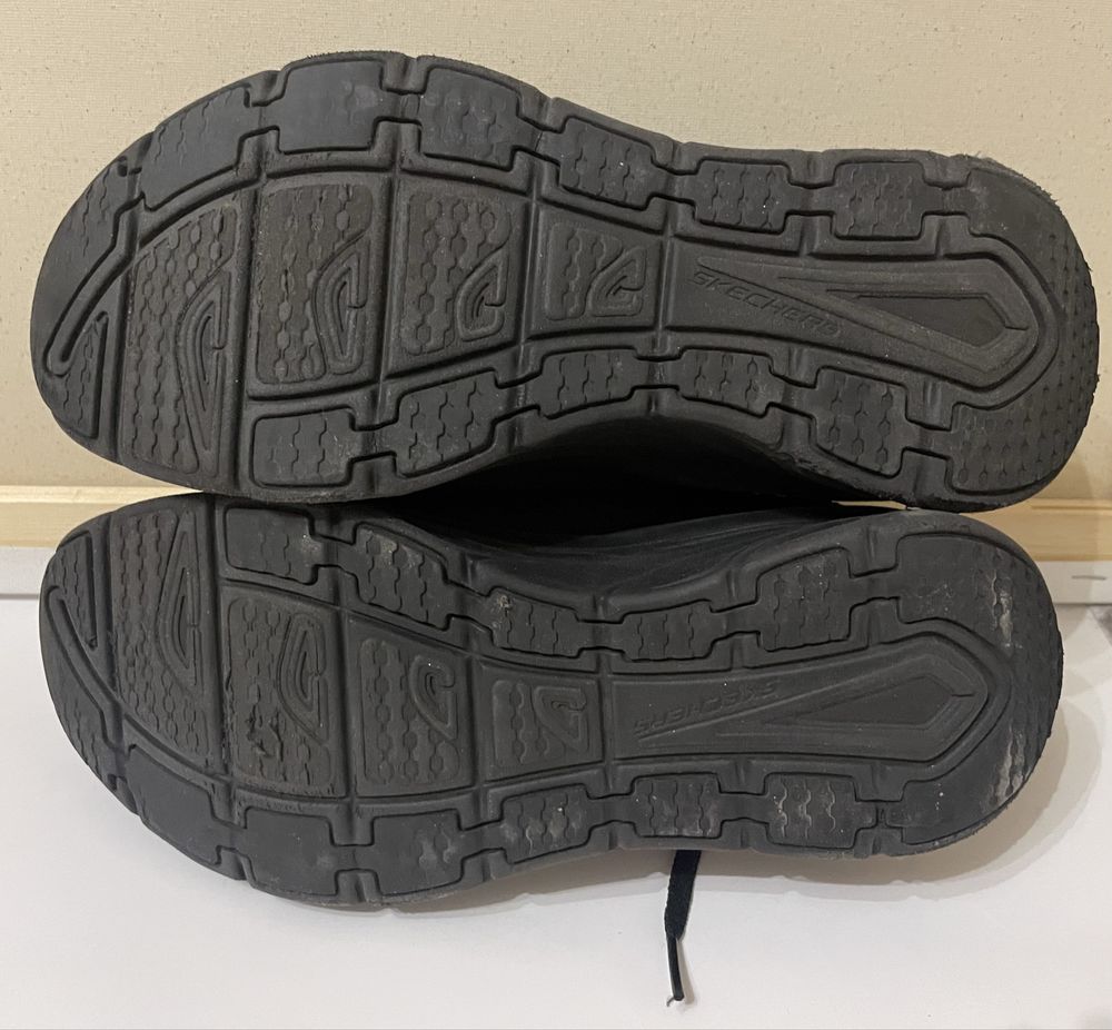 Кросівки Sketchers relaxed fit memory foam 39