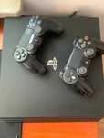 PS4 Pro 1TB (CUH-7216B) zestaw dwa pady + trzy gry.