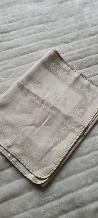 Zlota serweta bieżnik święta połysk złota nitka połysk aniołki