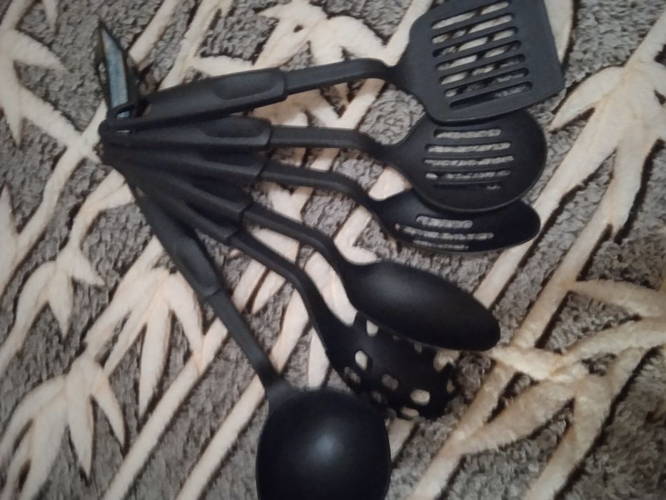 Продам недорого новий кухонний набір чорний 6 предметів