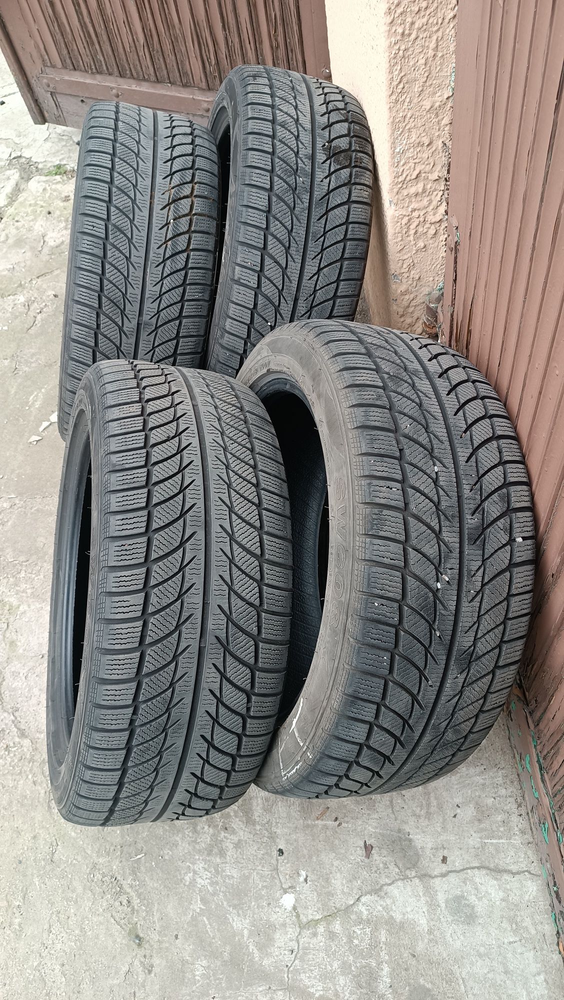 Opony zimowe Goodride sw608 245/45r18