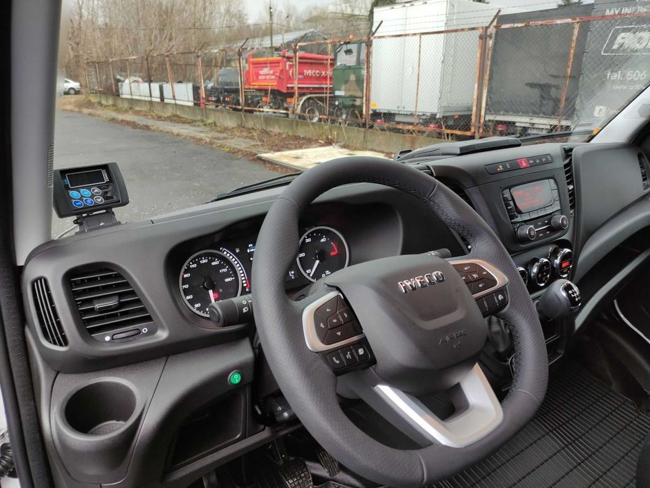 Wynajem busa Iveco Daily Chłodnia/Izoterma/WINDA/Dostawczy/paleciak