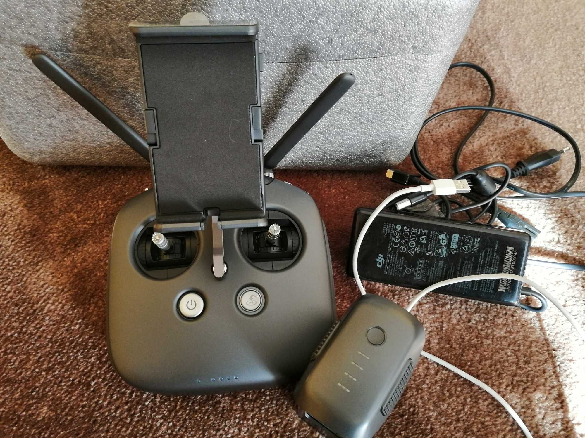 Dron dji phantom 4 pro obsidian z calym zestawem