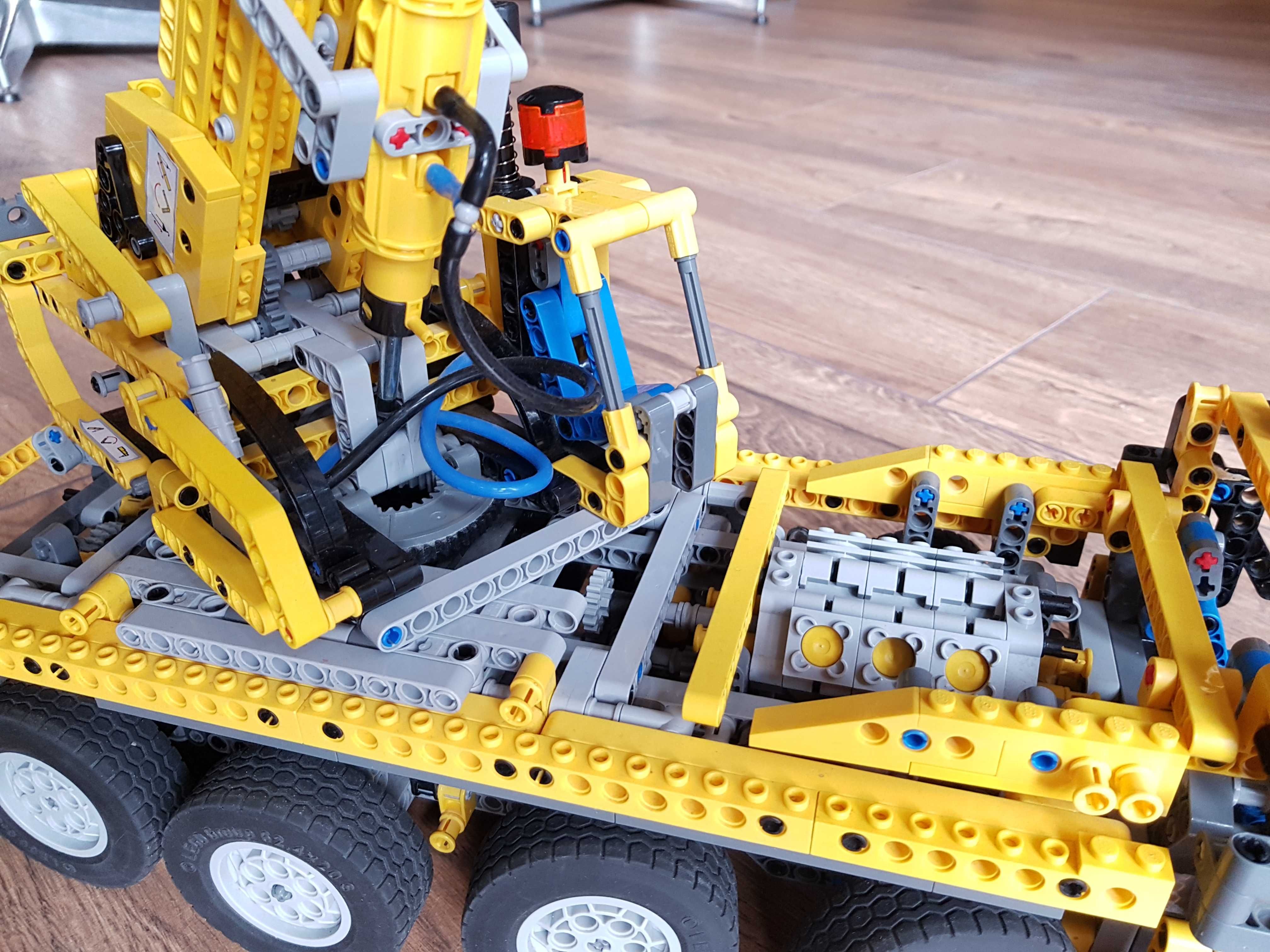 LEGO technic 8421 - Dźwig Żuraw