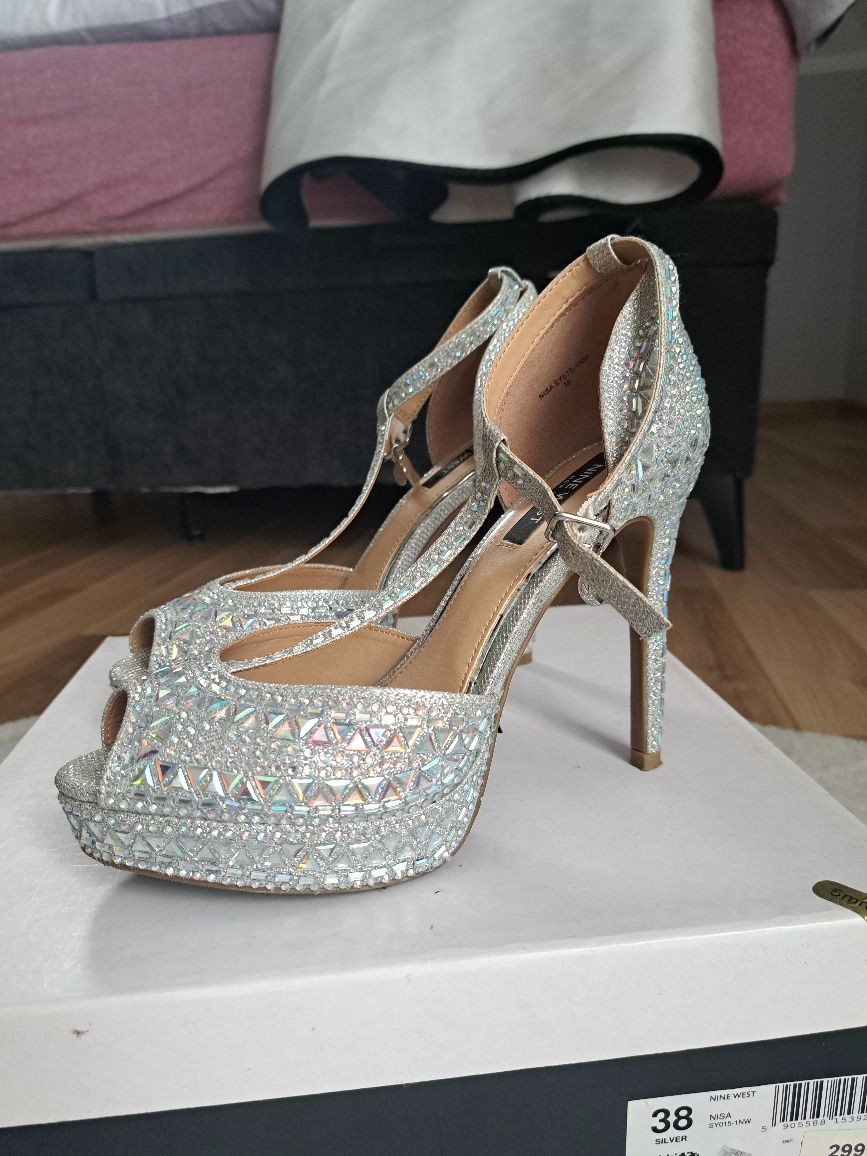 Szpilki Nine West r. 38 na platformie cyrkonie srebrne