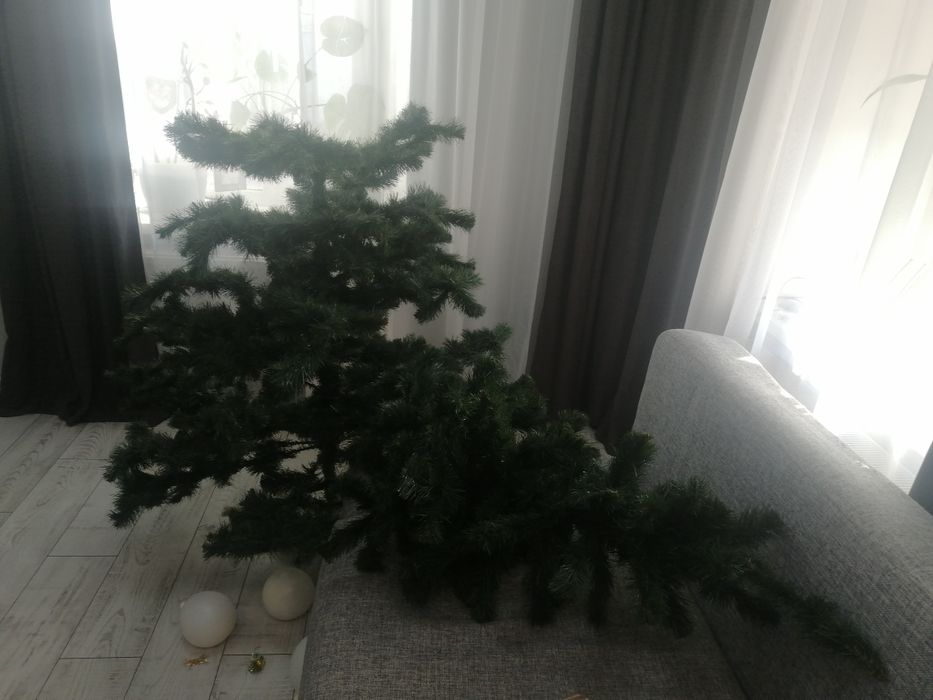 Ялинка штучна (2м.30 см) б/у,