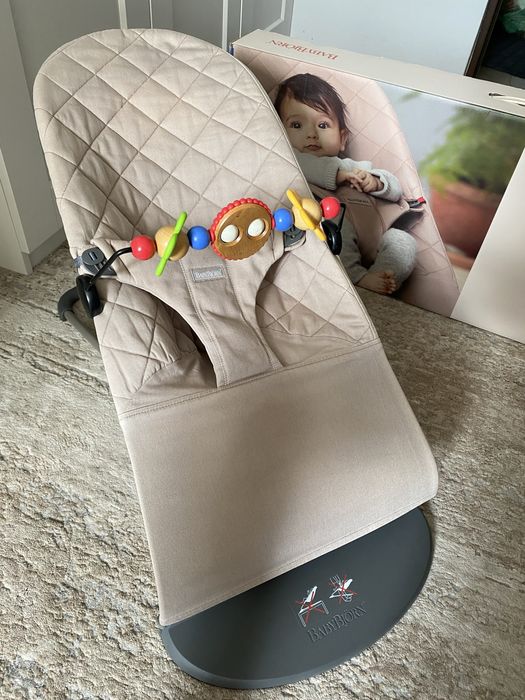 BabyBjorn leżaczek plus zabawka