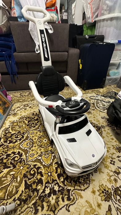 Vendo carro MERCEDES para Bebê.