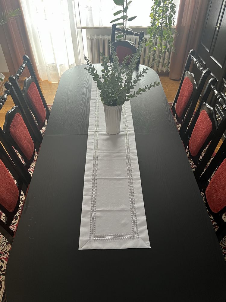 Zestaw duży stół i 10 krzeseł