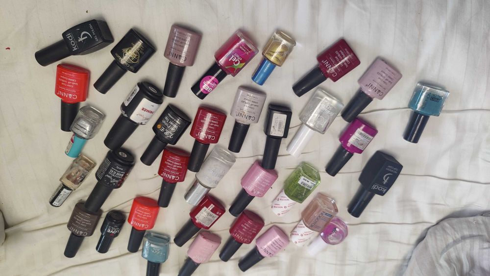 Цена за Подборку из 35 Флаконов Лаков для Ногтей Брендовых Не старых