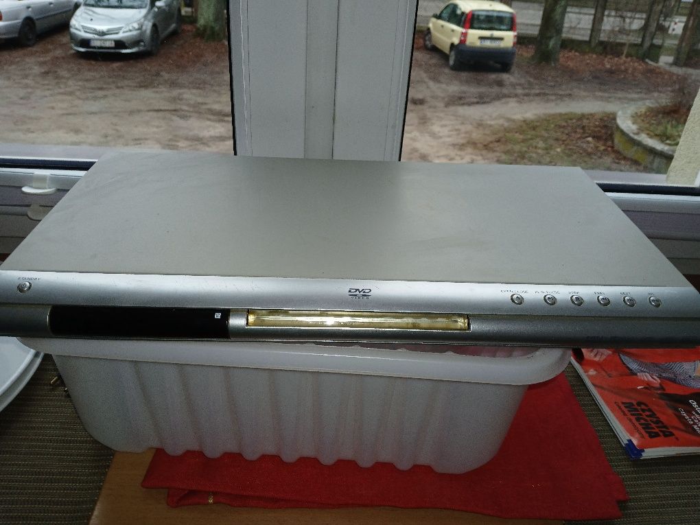 DVD w dobrym stanie z pilotem