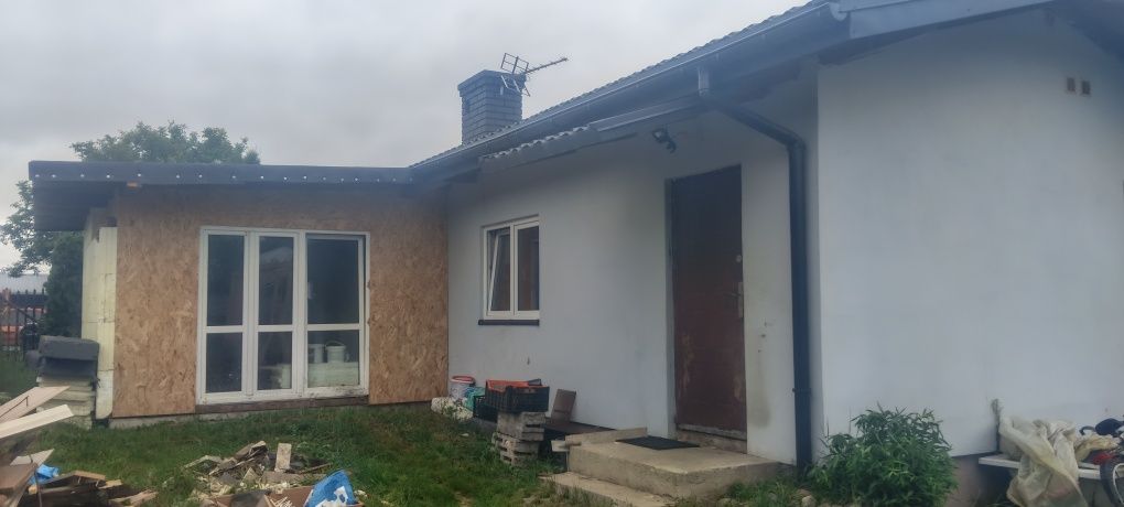 Dom dla rodziny wolnostojący  z podwórkiem