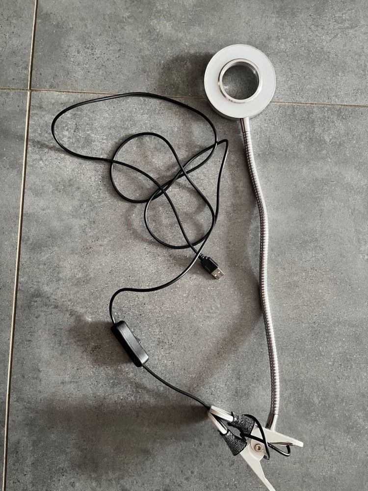Lampka ledowa biurkowa