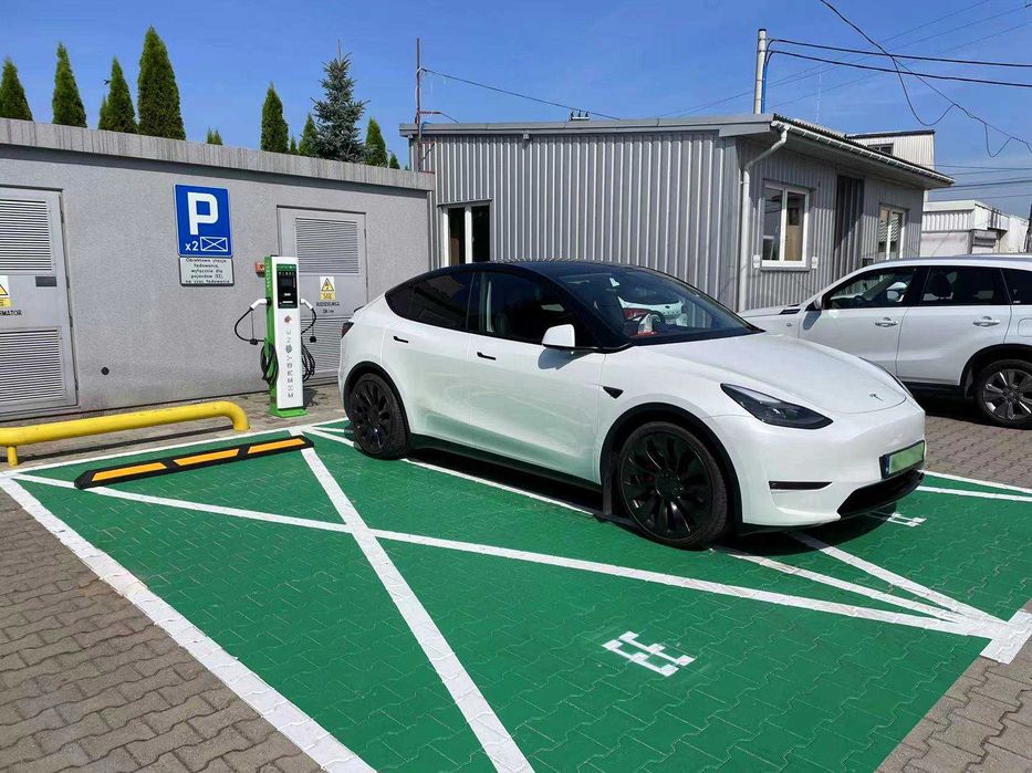 Stacja ładowania EV – szybki montaż w 30 dni. OTWOCK