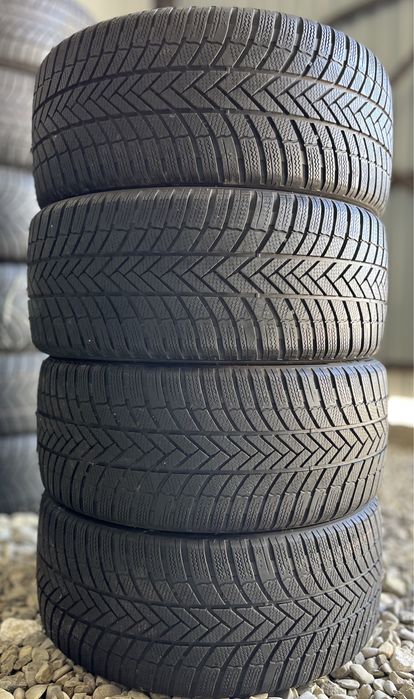 245/40 R19 4 шт. Bridgestone Blizzak LM005