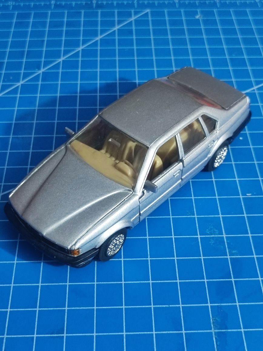 Model Welly BMW 750i