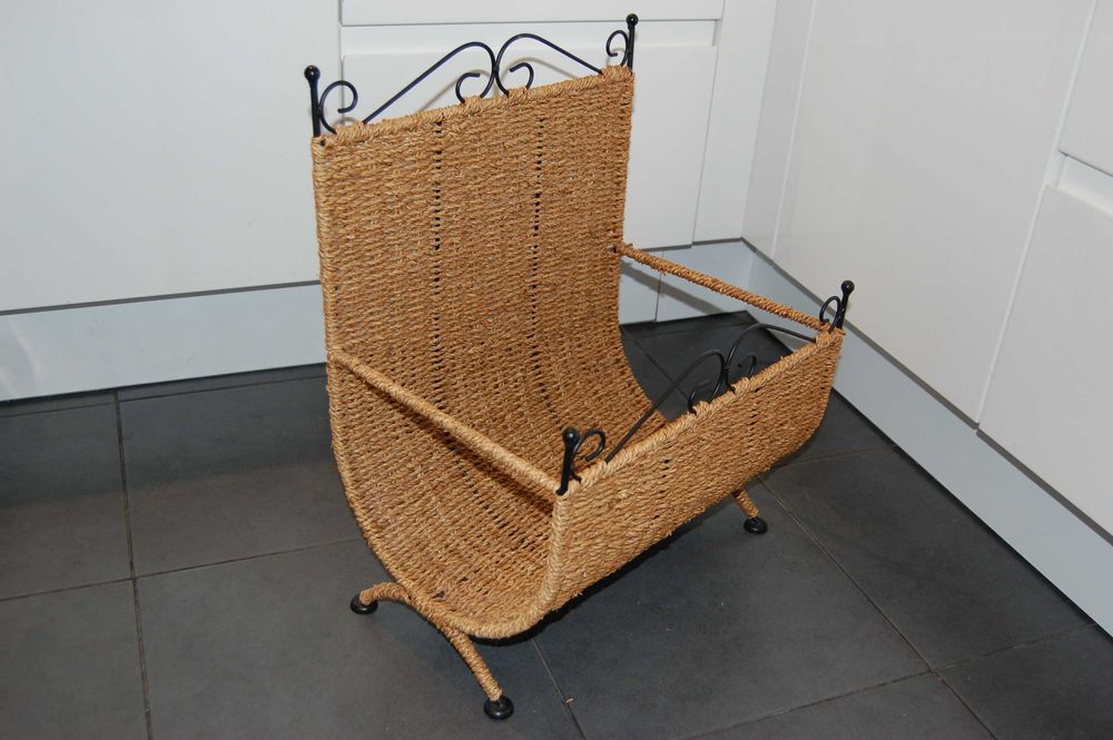 Gazetnik, stojak na gazety z trawy morskiej