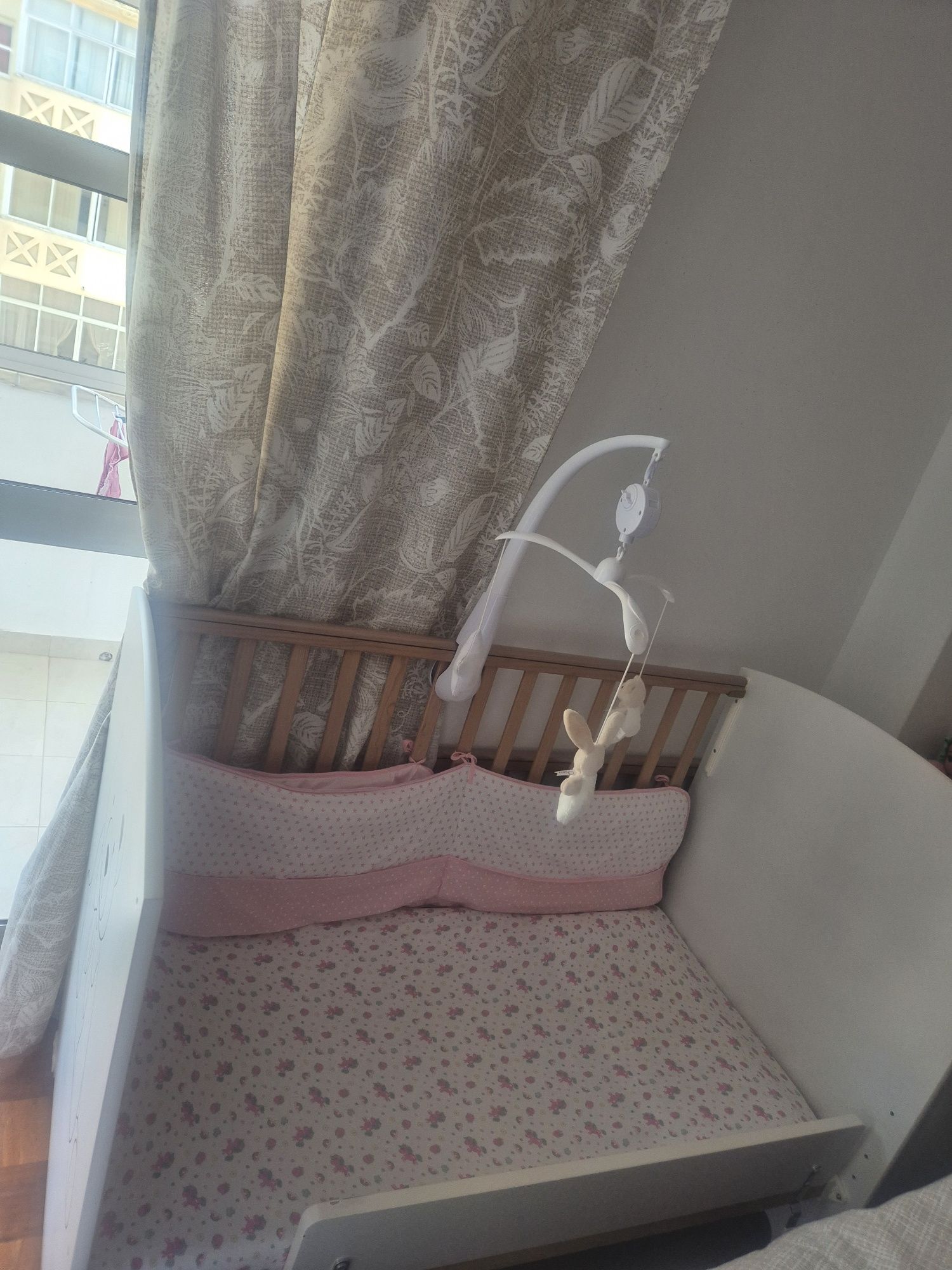 Vendo berço com colchão da marca emma