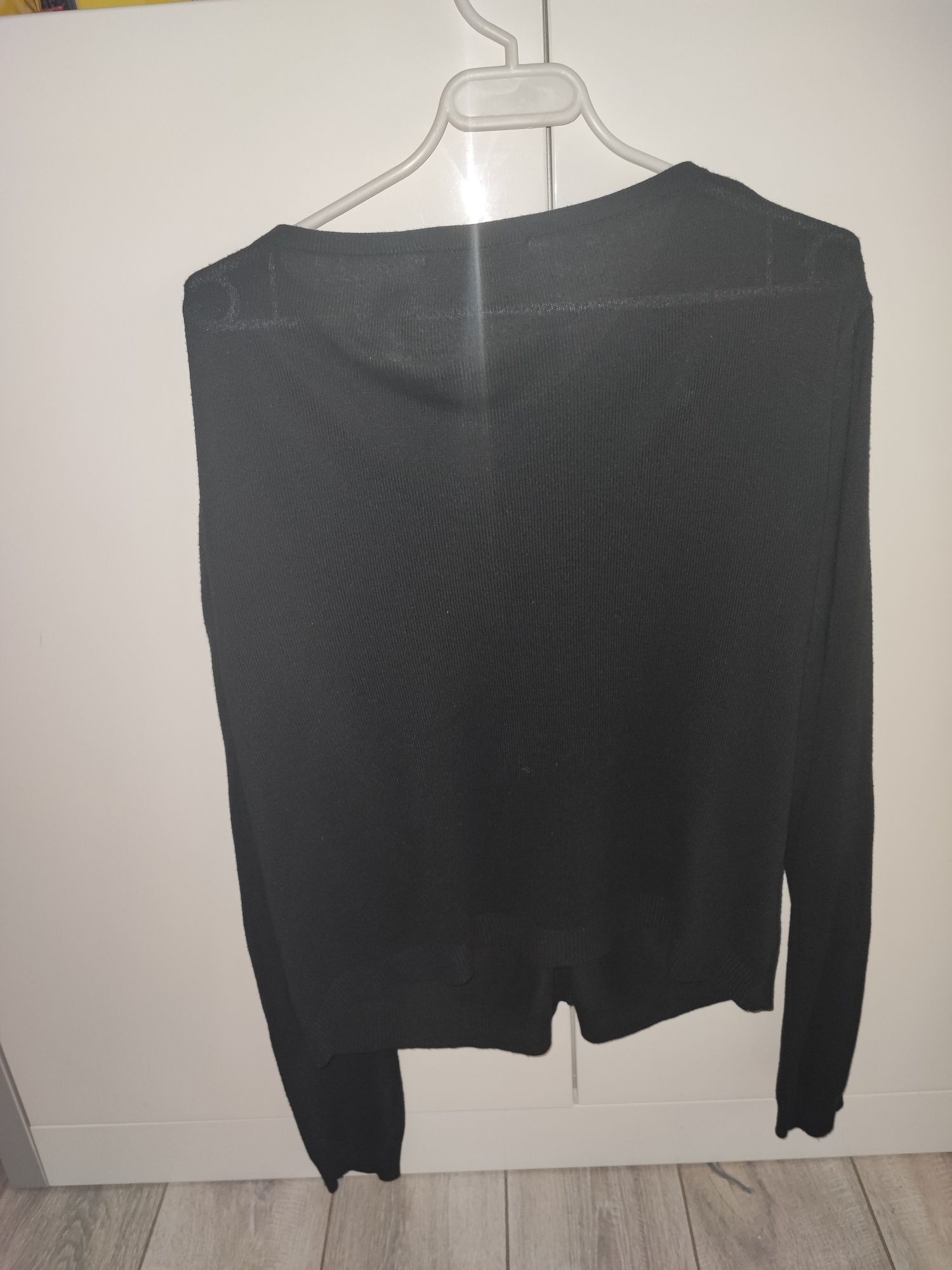 Czarny sweter rozmiar M