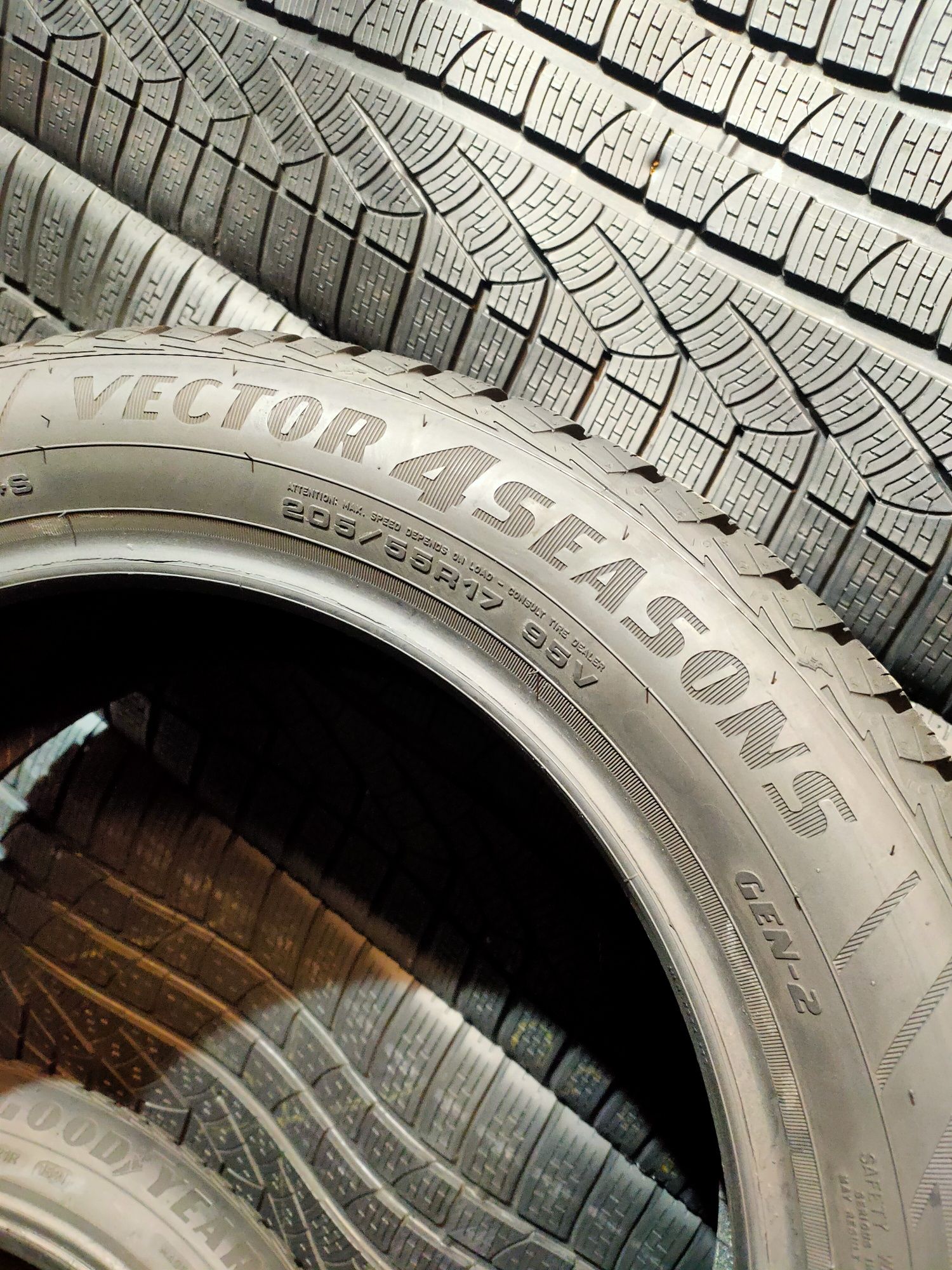 205/55R17 GoodYear Vector4Seasons GEN2 2020r 7,8mm