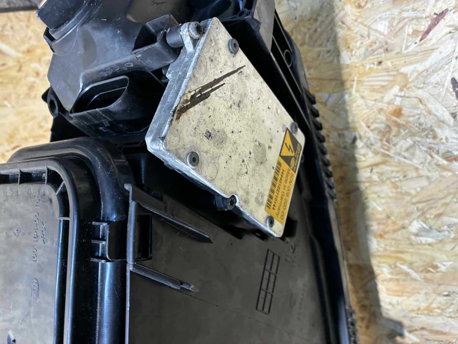 lampa prawy przód prawa przednia xenon audi a6 c6 europa