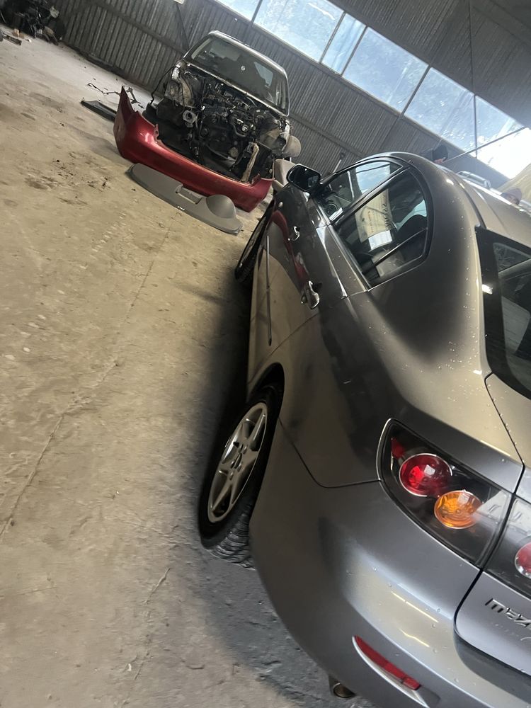 Продам кришку багажника ляду mazda 3 bk